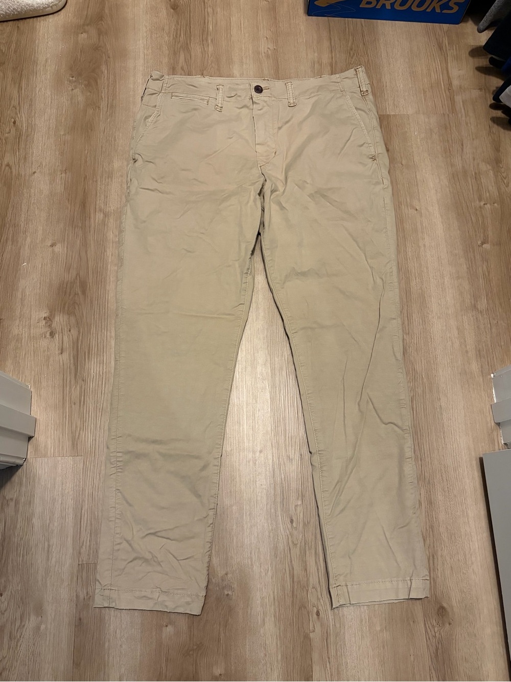 American Eagle Outfitters Light Khaki Chinos 34x32